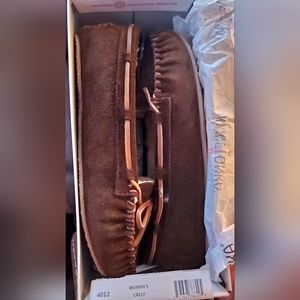 Minnetonka Cally Chocolate Moccasins Woman's 8